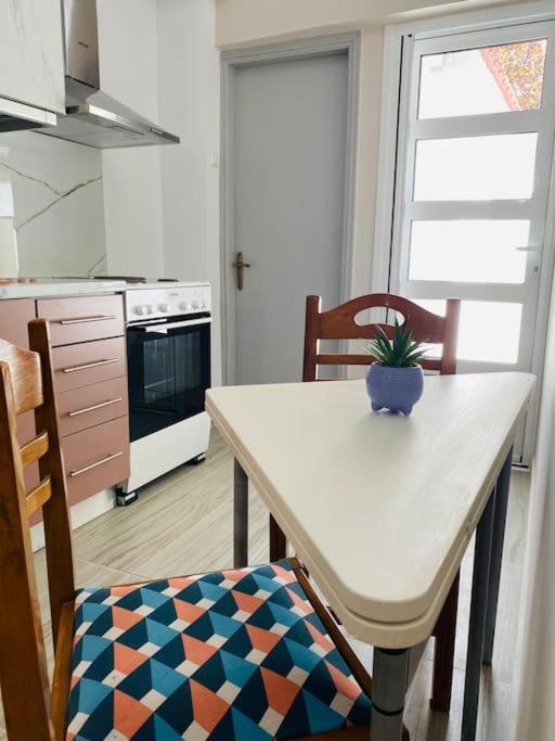 Modern 2Br Near Centre -5Min Wlk Apartment Patras Exterior photo